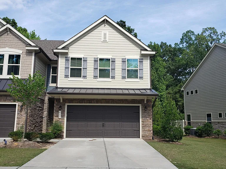 Double Garage with double parking in drive way