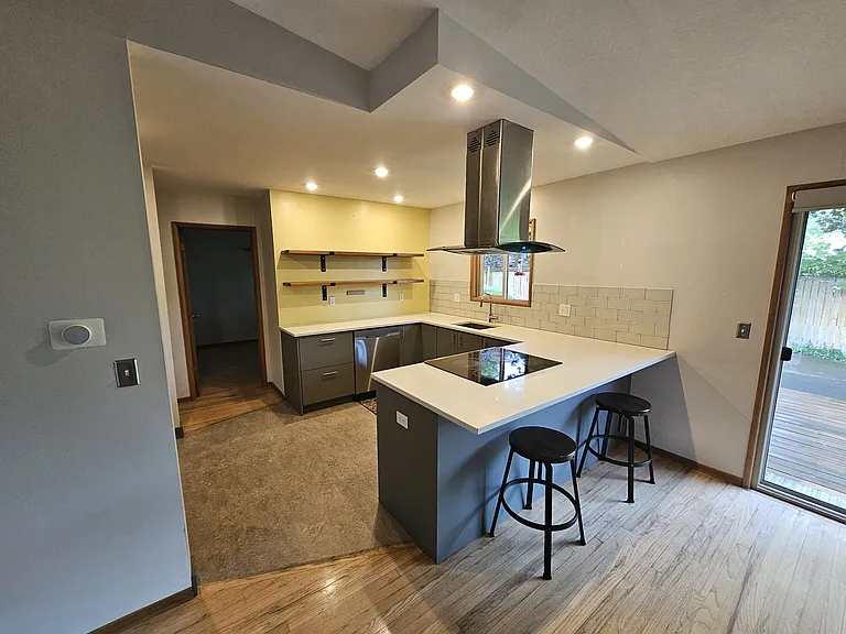690 SW 130th Ave — Photo 8