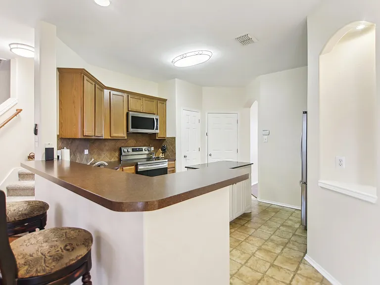 208 Wenrick Dr — Photo 2