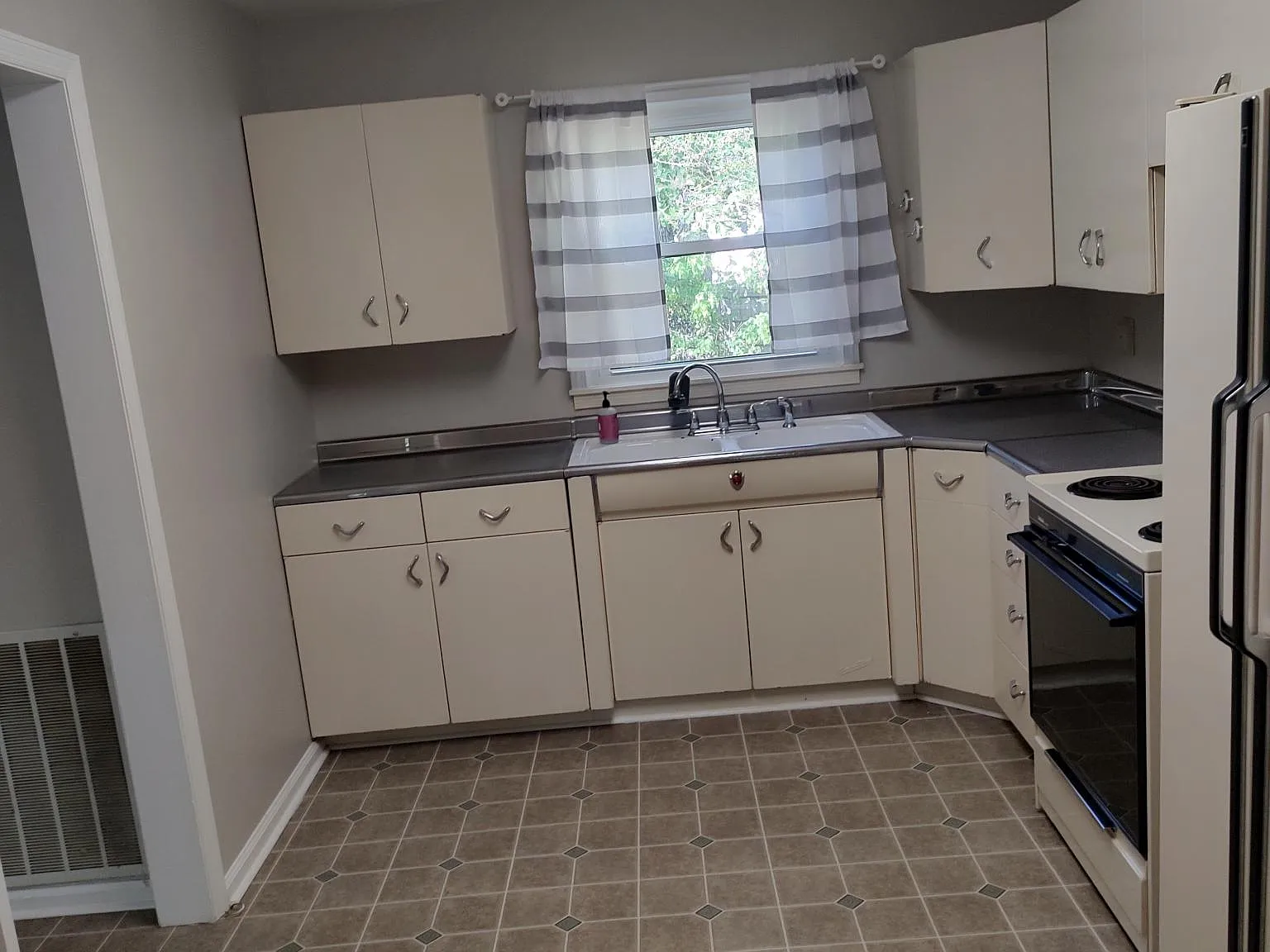 3519 Hutchens Ave SE — Photo 4
