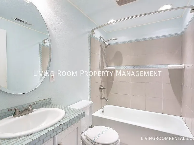 7021 SE 69th Ave — Photo 3