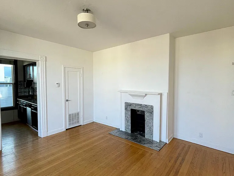 403 29th St #5 — Photo 7