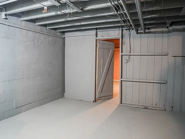 634 Willow Ave — Photo 14