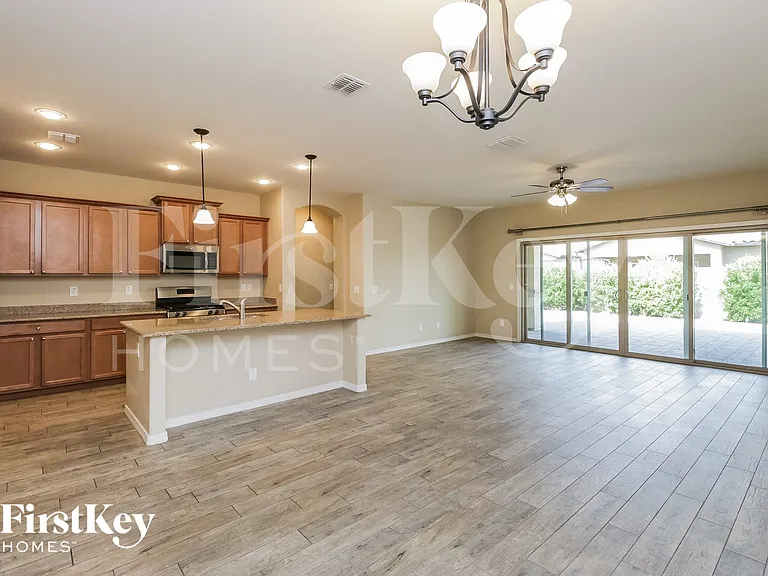 376 W Flame Tree Ave — Photo 3
