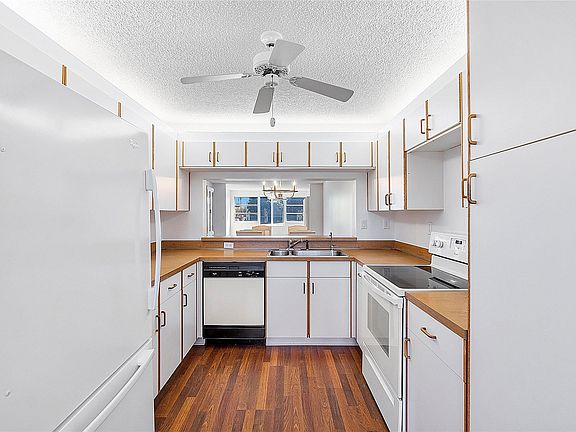 4th image of 7358 N Devon Drive #208