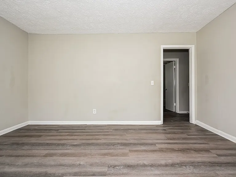 1424384_018_living_room_12906298.jpg