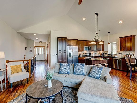 3rd image of 355 Kiowa Dr