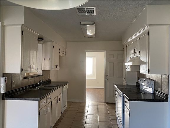 5th image of 2204 Matagorda Dr