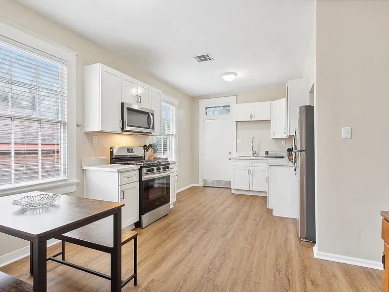 2211 Broadway St — Photo 5