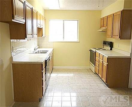 3rd image of 4933 Don Juan St