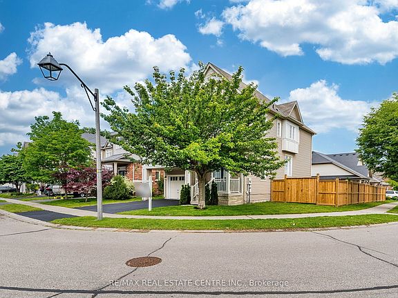 3rd image of 78 Lambert Cres