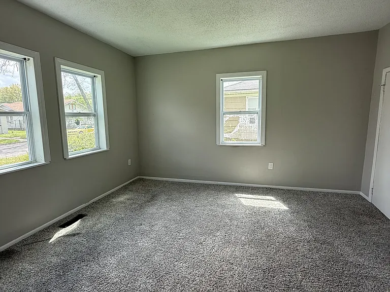 3100 Avenue J — Photo 4