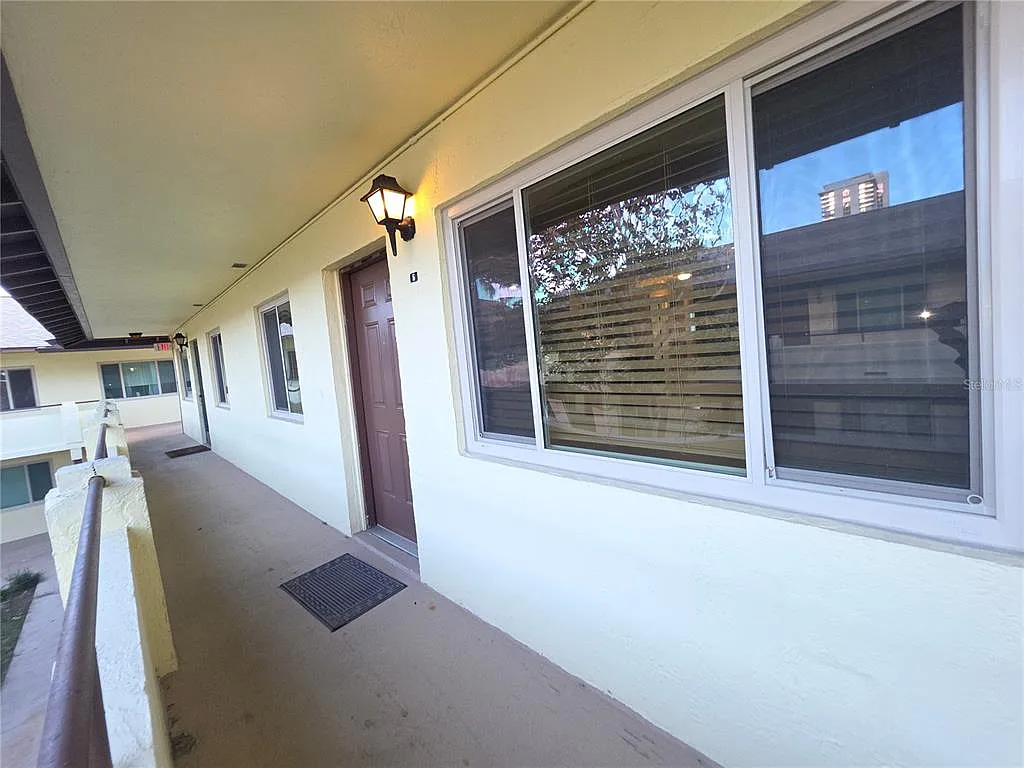 Building Photo - 400 Oakridge Blvd #60
