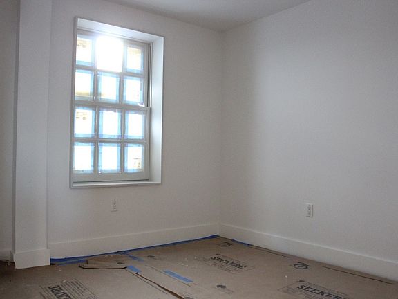 2nd image of 473 Park Pl #7