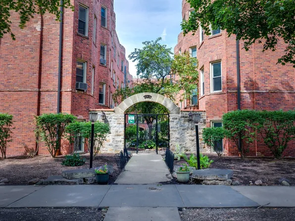 4124 N Kedvale Ave APT 200, Chicago, IL 60641