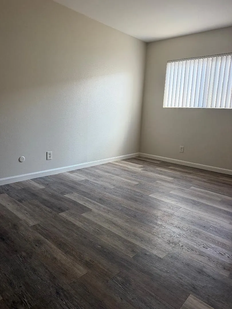 2 bed, 1.5 bath, 1000 sqft, $2,295 — Photo 3