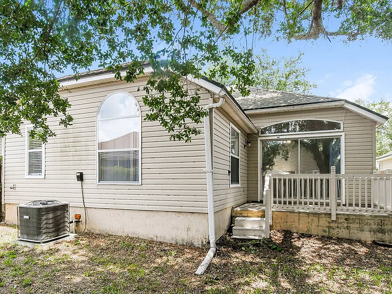1126 E Brookwood Bluff Rd — Photo 16