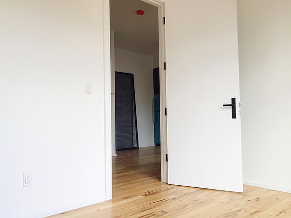3rd image of 212 Evergreen Ave APT 02F