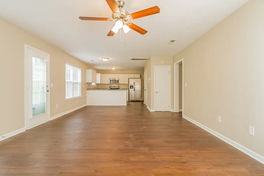 4 bed, 2.5 bath, 2340 sqft, $2,385 — Photo 2
