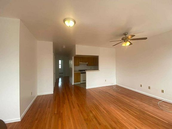 4th image of 1467 Gates Ave #3