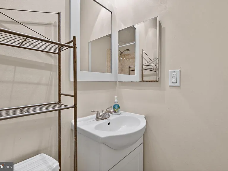 1820 Swann St NW #4 — Photo 5