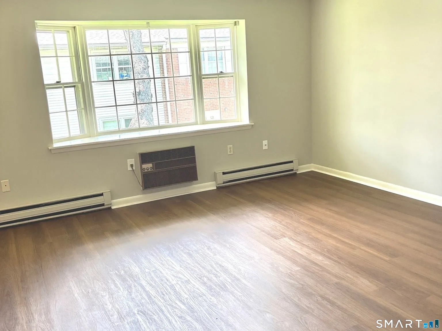 1 bed, 1.0 bath, 594 sqft, $1,600 — Photo 3