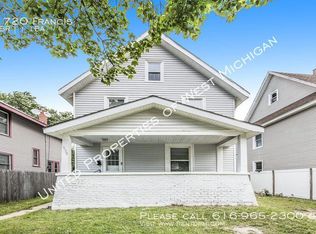 1720 Francis Ave SE, Grand Rapids, MI 49507