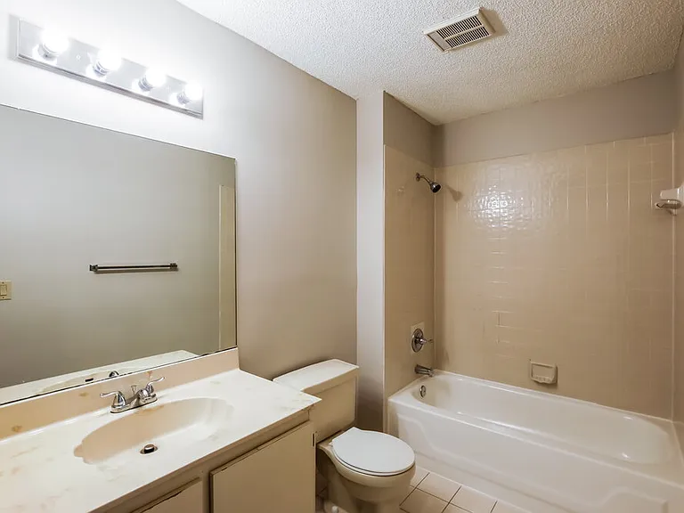 578 Lakeside Cir — Photo 16