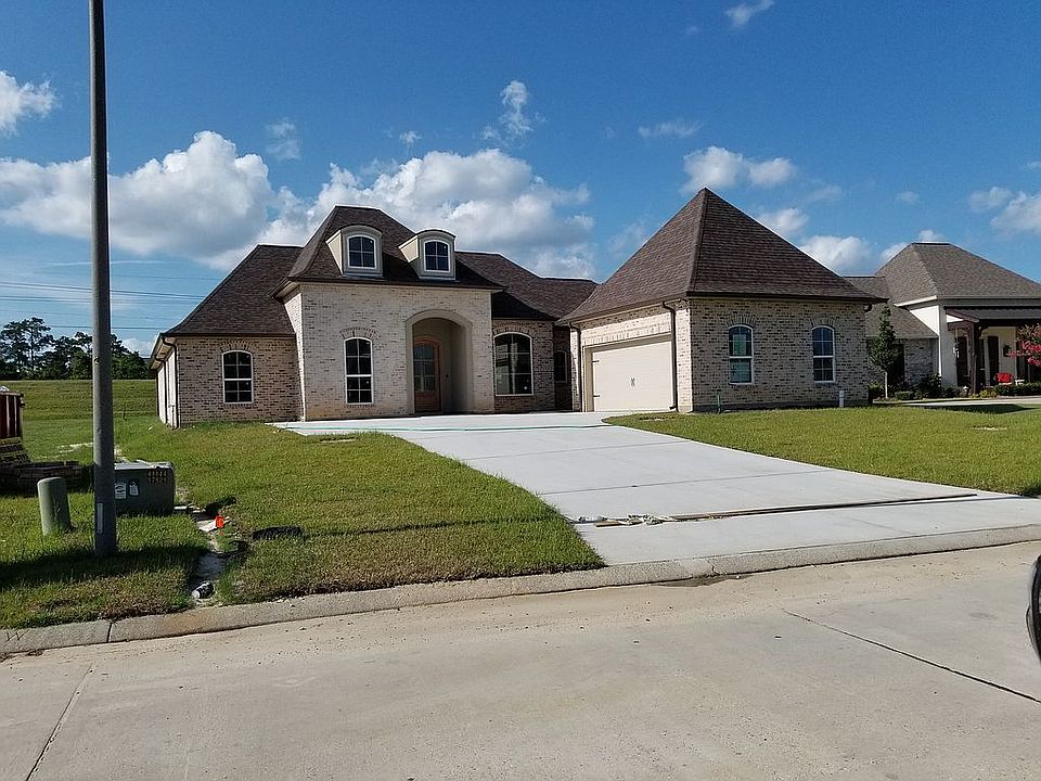 1st image of 305 Cypress Lakes Dr
