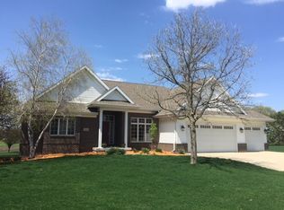 3221 Cobble Stone Ct, Cedar Falls, IA 50613