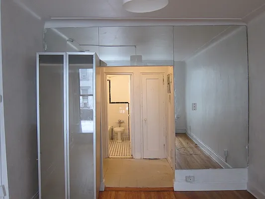 Rented by Avi Nash Associates | media 19