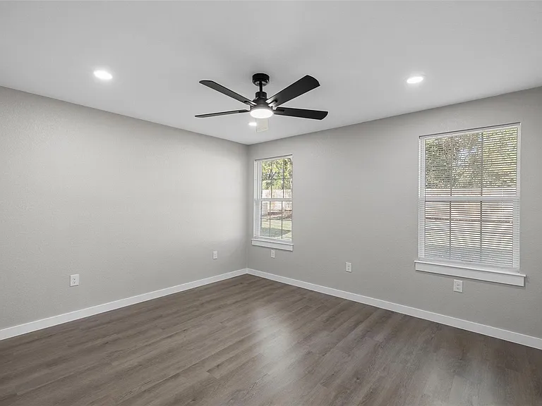405 Hogan Ln #A & B — Photo 12