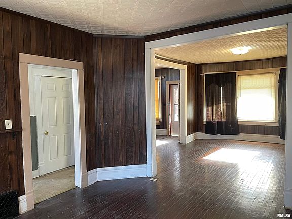 3rd image of 719 E Kansas St