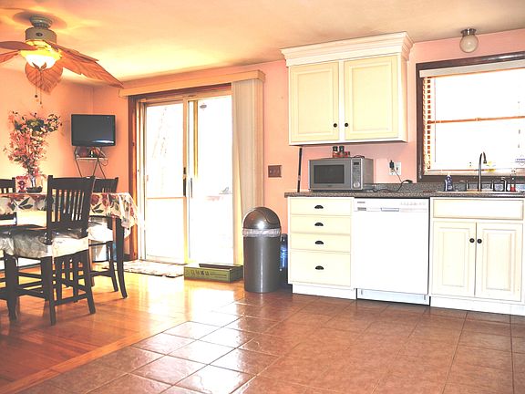 3rd image of 27 Joanne Dr