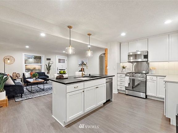 4th image of 1208 Garrison St NE