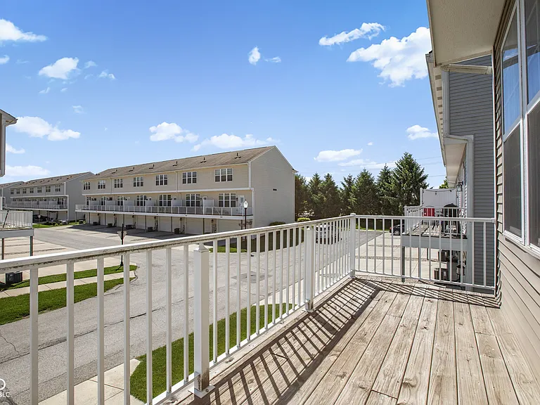 12692 Tamworth Dr — Photo 21
