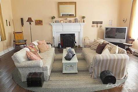 Great room. This room has no heat/air.