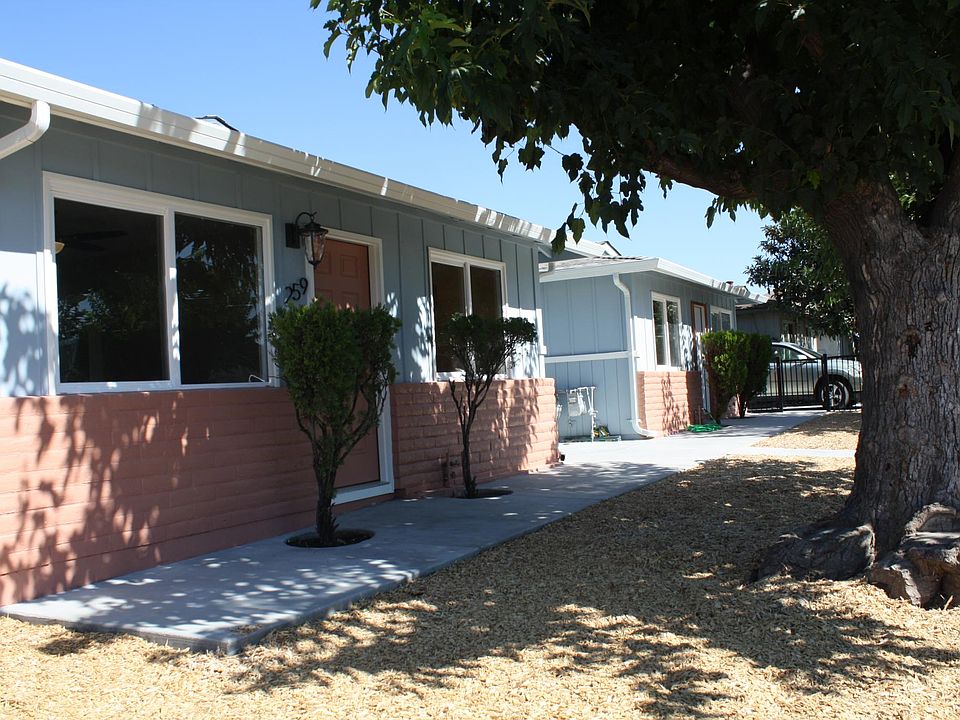 1st image of 257 Selwyn Dr APT A