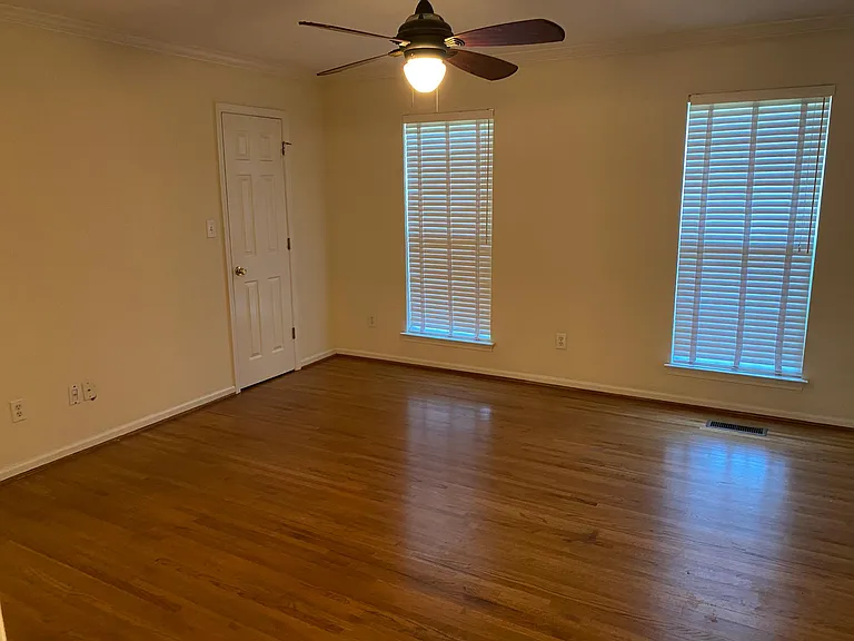 100 Moss Hill Ct — Photo 13
