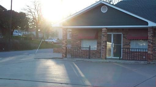 2nd image of 2401 N Oak Ave