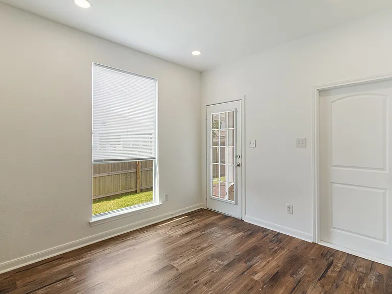 2023 Autumn Lake Dr — Photo 5