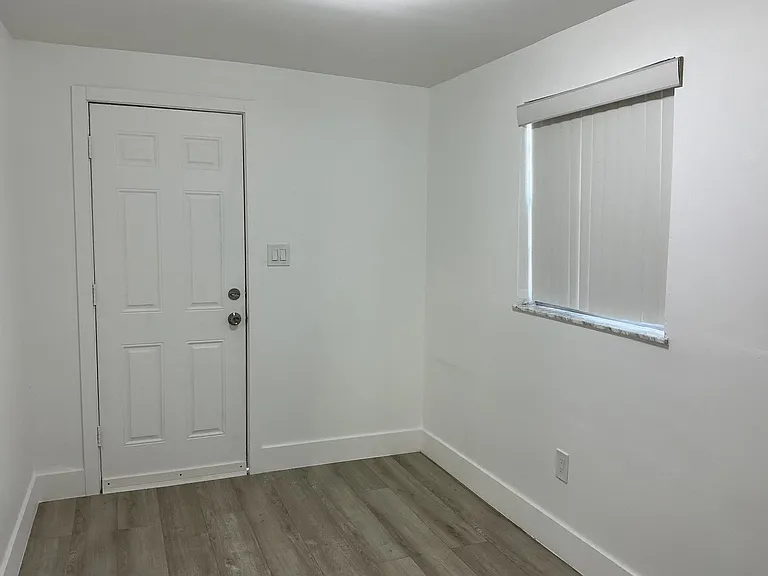 2605 Avenue F — Photo 4