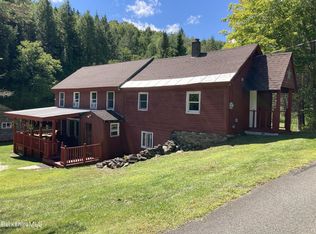 105 County Rd, Becket, MA 01223