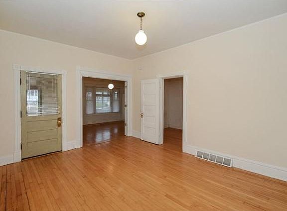 3rd image of 811 Van Buren Ave