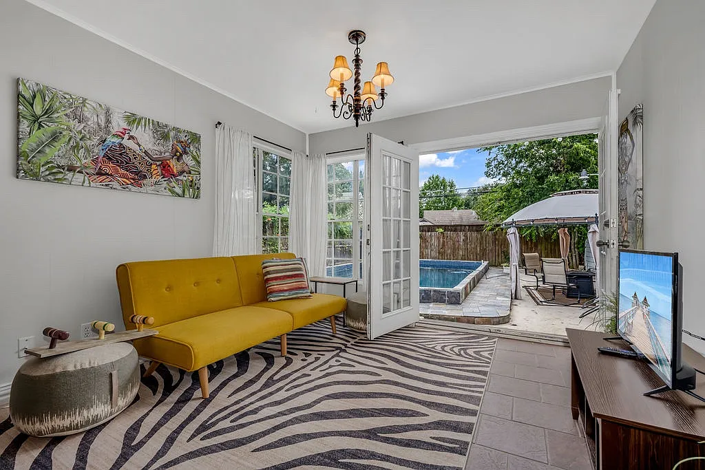 2240 Lawndale Dr — Photo 4