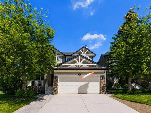 122 Discovery Ridge Way SW, Calgary, AB T3H 5G4