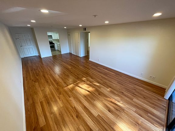 4th image of 1039 Justin Ave #29c657786