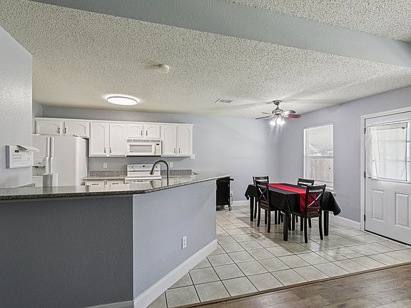 4th image of 115 Pebble Creek Ln