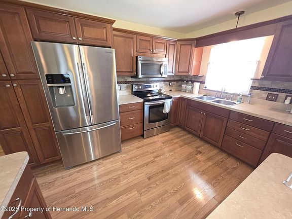 3rd image of 18851 Kelly Rd