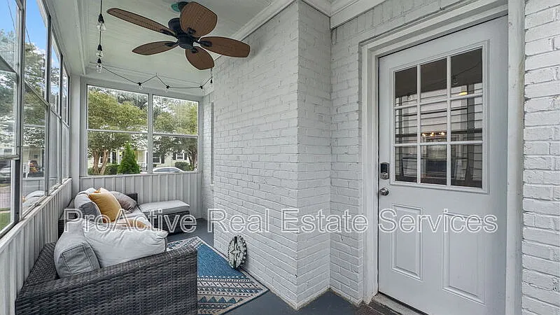 4 bed, 2.5 bath, 1992 sqft, $2,650 — Photo 3
